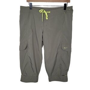 Nike cargo capri crop pants size Medium